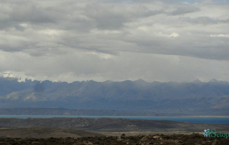 नेपाली भूमि लाप्चलाबाट देखिएको मानसरोवर कैलाश पर्वत। तस्बिरः हिक्मत सिंह ऐर